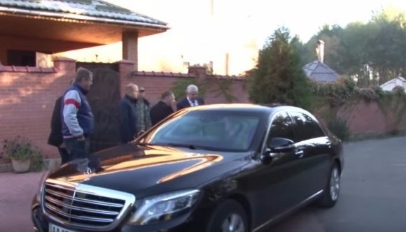 Генпрокурора Шокина сфотографировали в авто за 13 миллионов гривен