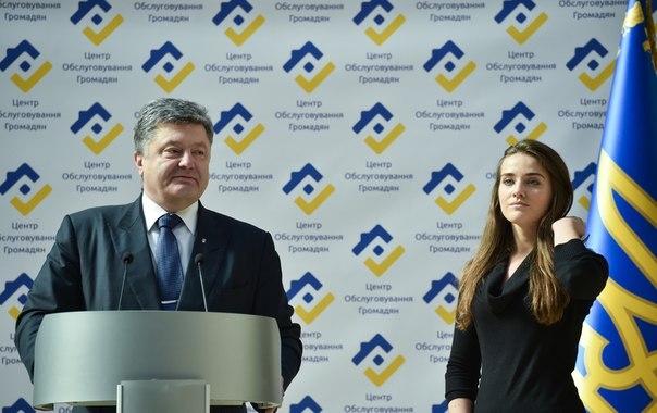 Порошенко в Одессе представил нового начальника таможни - 26-летнюю активистку