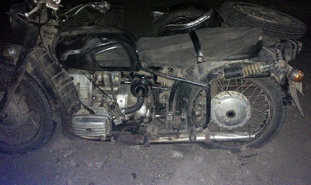 На Николаевщине спасатели помогли водителю мотоцикла, руку которого зажало между колесом