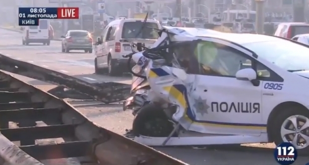 В Киеве пьяный водитель врезался в машину полицейских: шесть человек пострадали. ФОТО