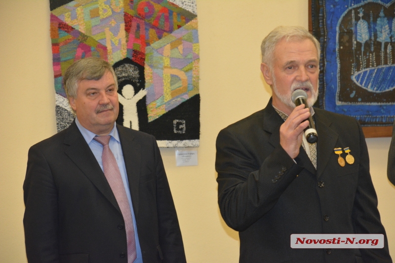 «Спасибо за философию жизни»: в Николаеве открылась выставка одесских художников