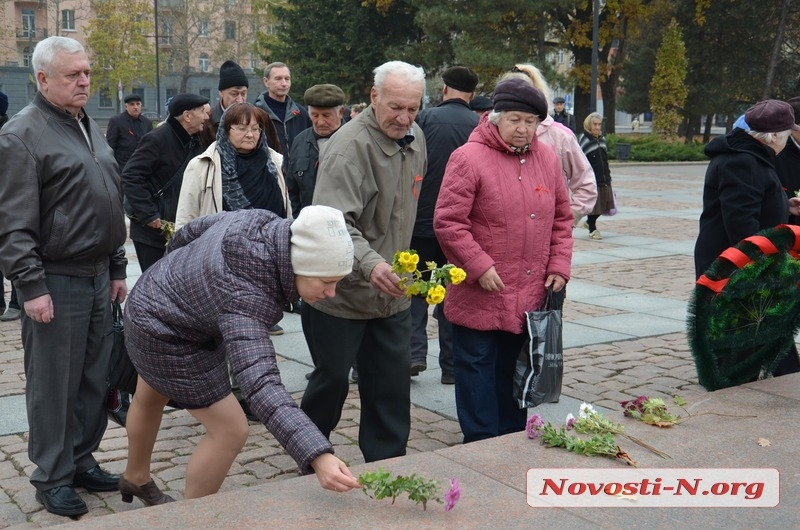 У Миколаєві річницю Жовтневої революції відзначили ходою вулицею Радянською У Миколаєві річницю Жовтневої революції відзначили ходою вулицею Радянською