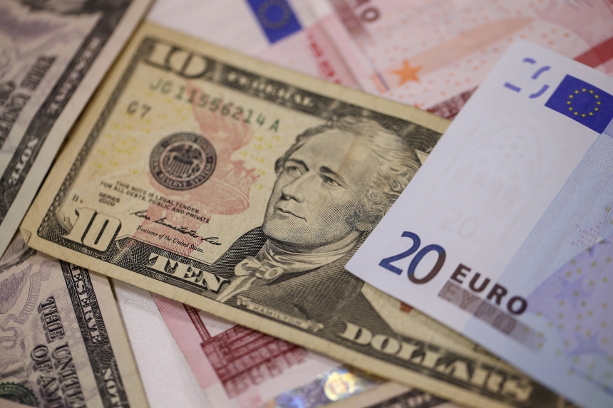 После выходных доллар и евро снова подорожают – курсы валют НБУ на 16 ноября 