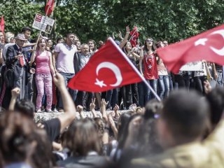 Полиция жестко разогнала массовую акцию протеста в Стамбуле