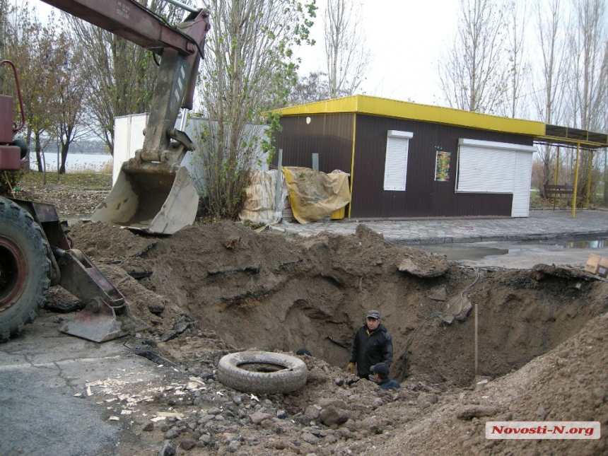 На Намыве устраняют масштабный порыв на водоводе