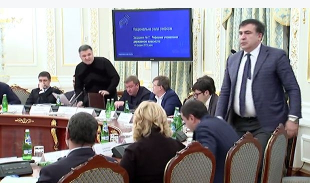 Аваков выложил скандальное видео стычки с Саакашвили