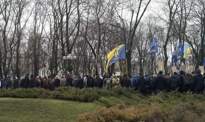 "Свобода" и "Правый сектор" проводят  митинг в поддержку обвиняемых в убийстве Бузины