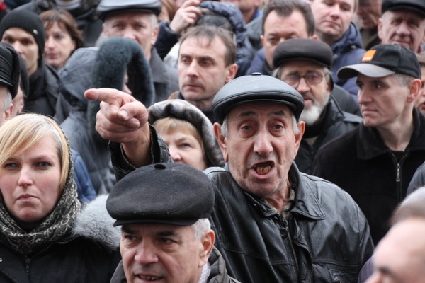 В Кировограде масштабный митинг против переименования города. Без потасовок не обошлось