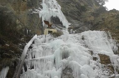 В Крыму замерз водопад. ФОТО