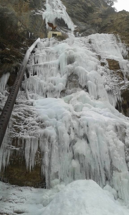 В Крыму замерз водопад. ФОТО