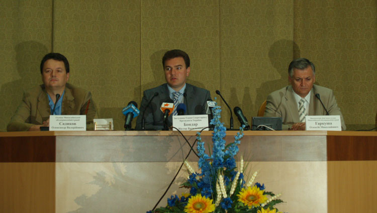 Виктор Бондарь представил и. о. главы Николаевской облгосадминистрации Алексея Гаркушу