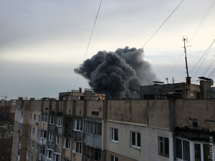 В Одессе горел рынок: район города заволокло дымом (фото)