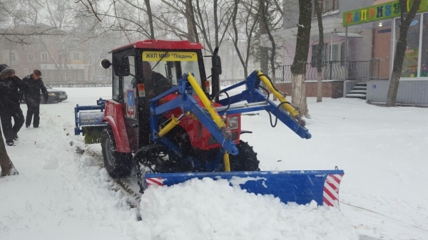 На очистку улиц Николаева выведена снегоуборочная техника