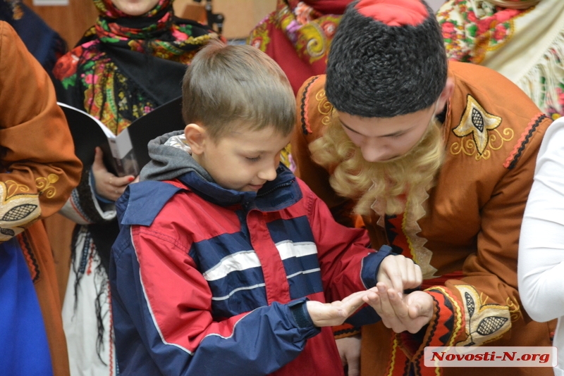 \"Банкир или ученый\": в Николаевском зоопарке прошли Рождественские гадания. ФОТО