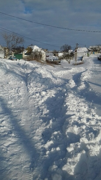 Жители Матвеевки жалуются, что до сих пор находятся в снежном плену: «К кому обращаться, мы не знаем»