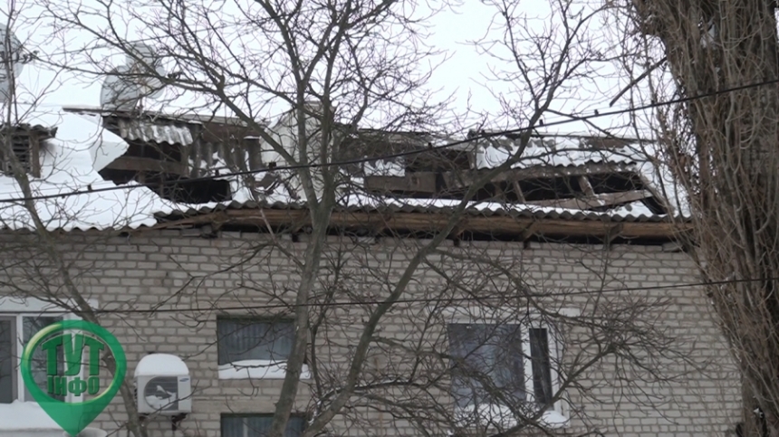 В Новом Буге из-за снега обвалилась крыша дома. ВИДЕО