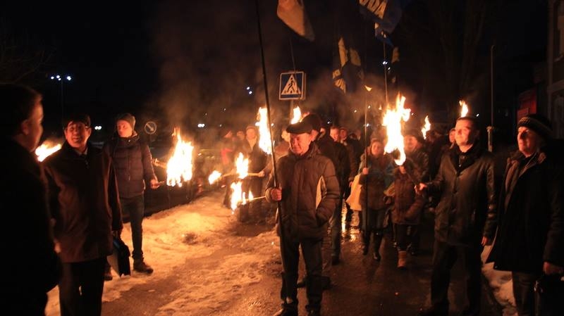 В Первомайске \"Свобода\" провела факельное шествие в честь героев Крут