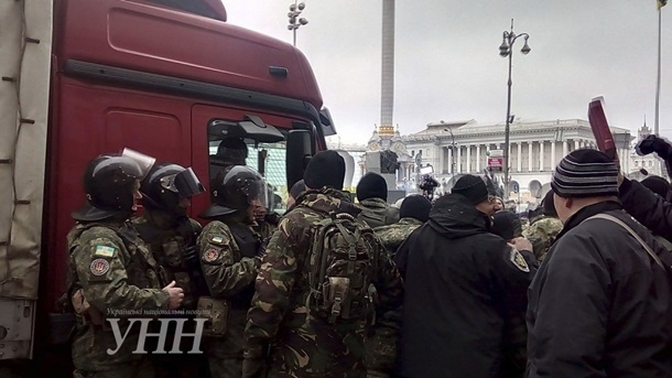 На Майдане произошла новая потасовка с силовиками