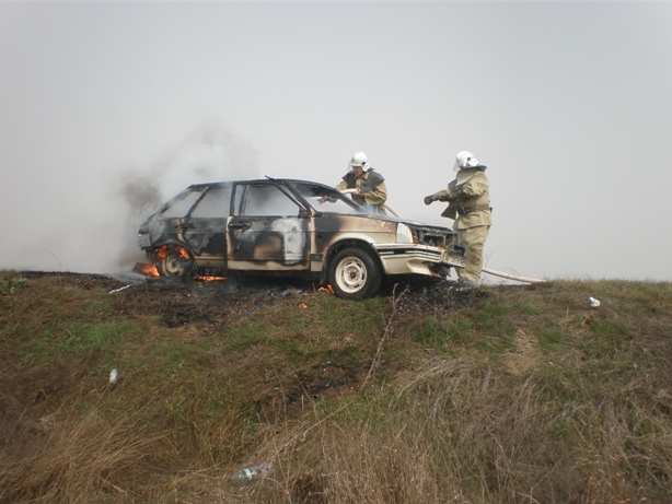 В Херсонской области во время движения загорелся автомобиль: погибла пассажирка