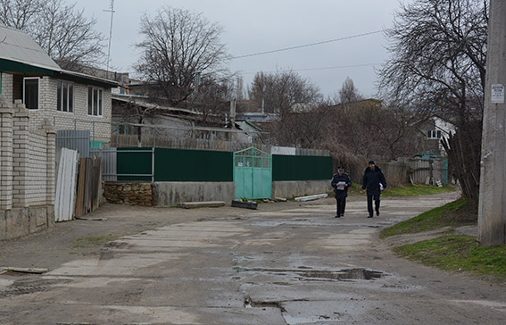 Оружие, наркотики и самогон: в Николаеве полицейские отрабатывают  микрорайон «Ялты» (ФОТО)