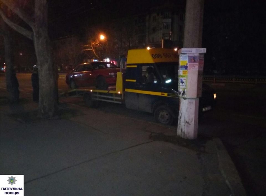 В Николаеве пьяный парень угнал у тестя авто, а поймавшим его патрульным наврал, что только что вернулся из АТО