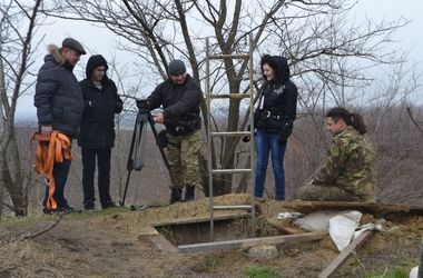 «Черные археологи» массово грабят древние курганы на Николаевщине и по всей Украине: «Копают сокровища, как картошку»