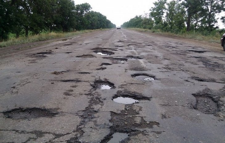 Трасса «Николаев – Днепропетровск» возглавила рейтинг худших дорог Украины - СМИ