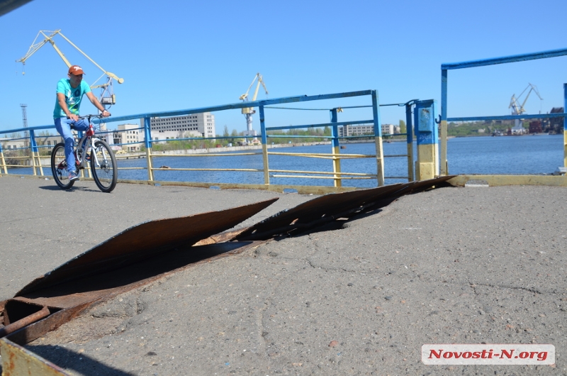 В Николаеве вновь может «утонуть» пешеходный мост через Ингул
