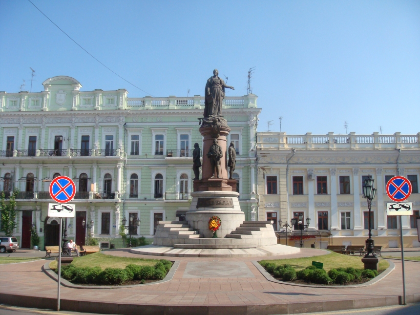 В Одессу для охраны общественного порядка в праздничные дни прибыла бронетехника