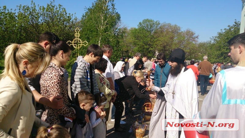 Как в храме Святого Духа в Николаеве куличи святили. ФОТО