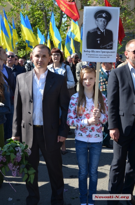 В Николаеве после концерта у памятника Ольшанцам к Вечному огню возложили цветы. ФОТОРЕПОРТАЖ