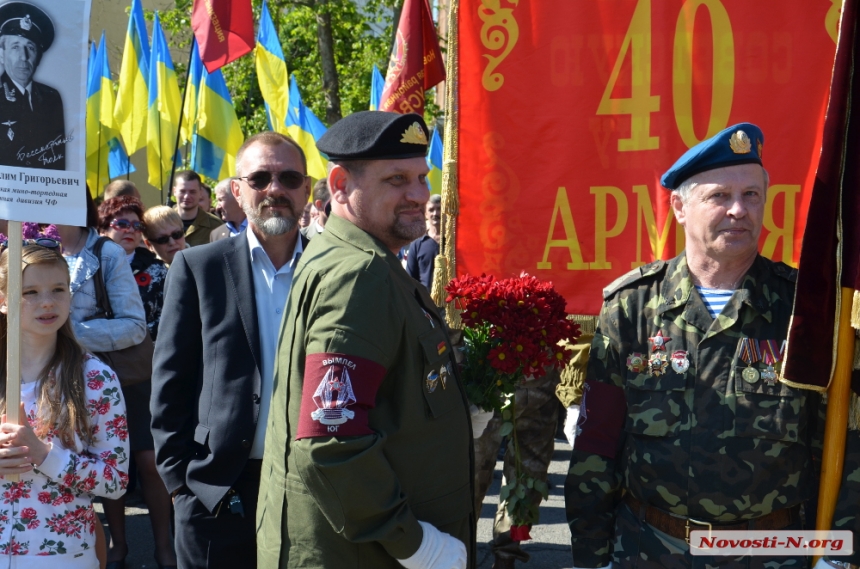 В Николаеве после концерта у памятника Ольшанцам к Вечному огню возложили цветы. ФОТОРЕПОРТАЖ