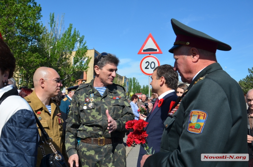 В Николаеве после концерта у памятника Ольшанцам к Вечному огню возложили цветы. ФОТОРЕПОРТАЖ