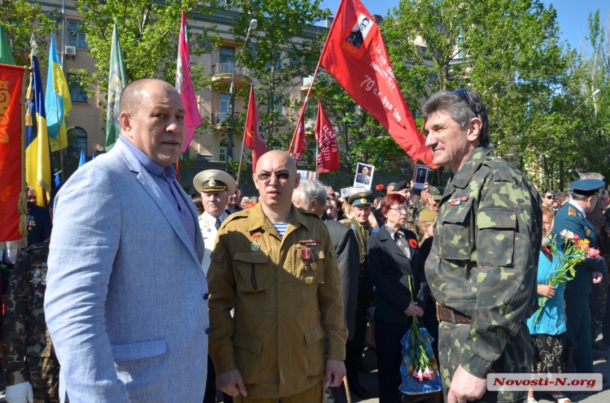 В Николаеве после концерта у памятника Ольшанцам к Вечному огню возложили цветы. ФОТОРЕПОРТАЖ