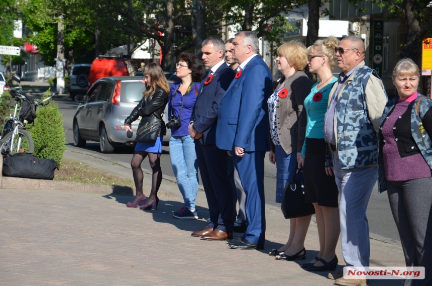 В  День Победы николаевцы возложили цветы стеле воинам-освободителям