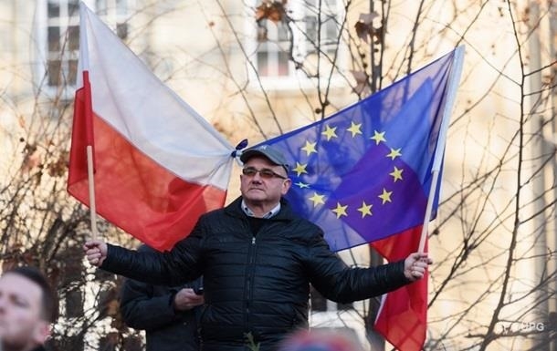 ЕС может ввести санкции против Польши - СМИ