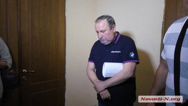 Подозреваемый в получении взятки заместитель главы Николаевской ОГА Романчук прибыл в суд