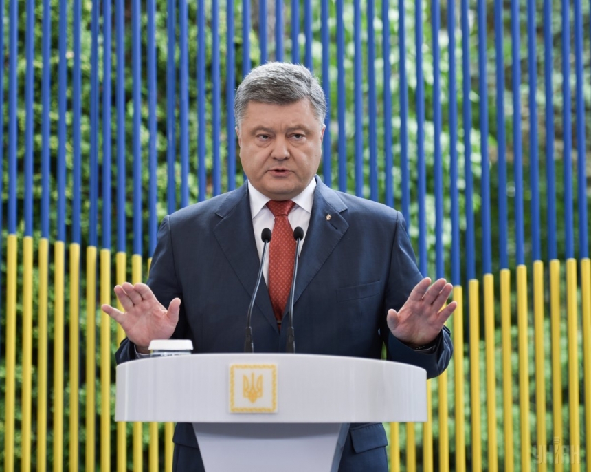 Порошенко назвал ряд условий для выборов на Донбассе и внесения изменений в Конституцию
