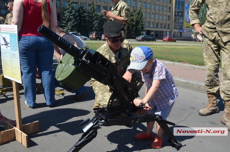 В Николаеве проходит выставка военной техники. ФОТОРЕПОРТАЖ