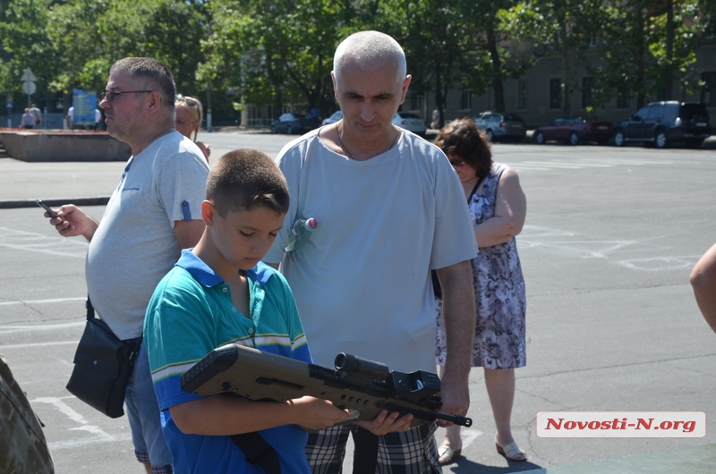 В Николаеве проходит выставка военной техники. ФОТОРЕПОРТАЖ