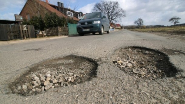 97% украинских дорог фактически разрушены, - министр инфраструктуры