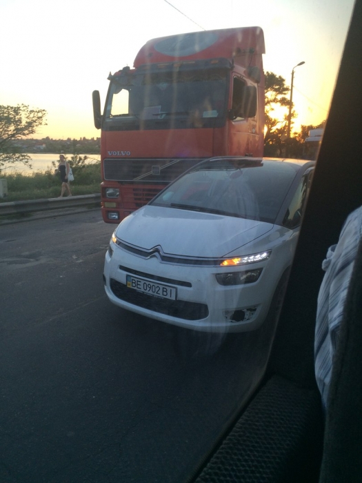 Движение по мосту через Южный Буг в Николаеве было парализовано на несколько часов