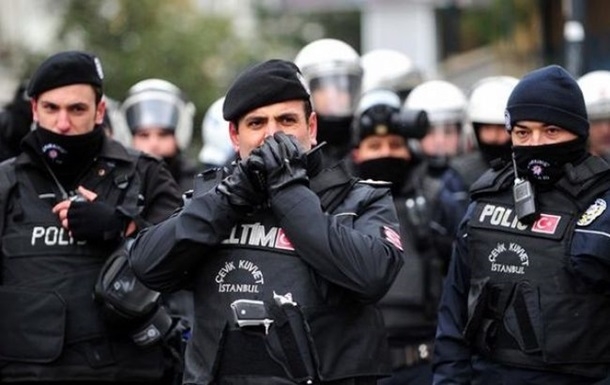 В Турции растреляли пост полиции: есть раненые