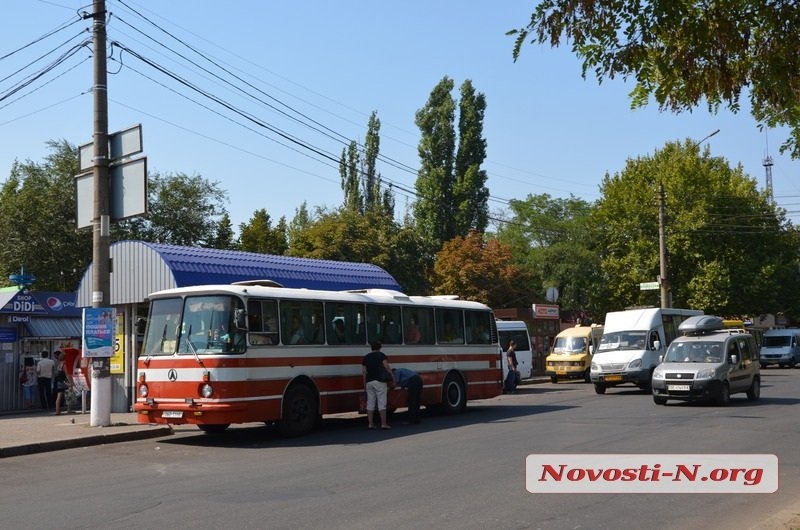 В Николаеве решением исполкома хотят запретить нелегальную автостанцию на международном автовокзале