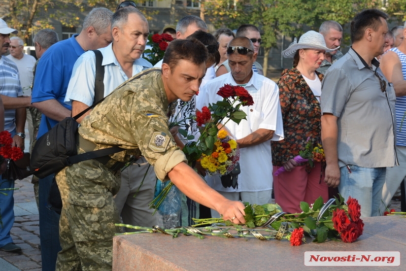 В день ВДВ в Николаеве почтили погибших десантников