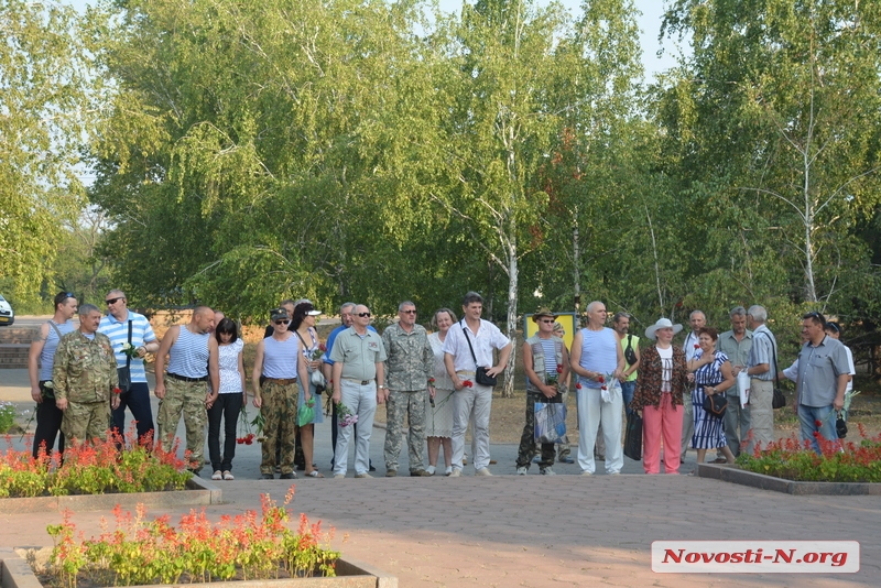 В день ВДВ в Николаеве почтили погибших десантников