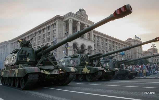 Порошенко считает, что парад на День независимости покажет врагу мощь украинского войска
