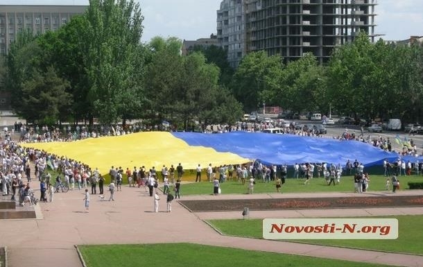 В День Независимости николаевцы развернут на центральной улице 150-метровый флаг Украины