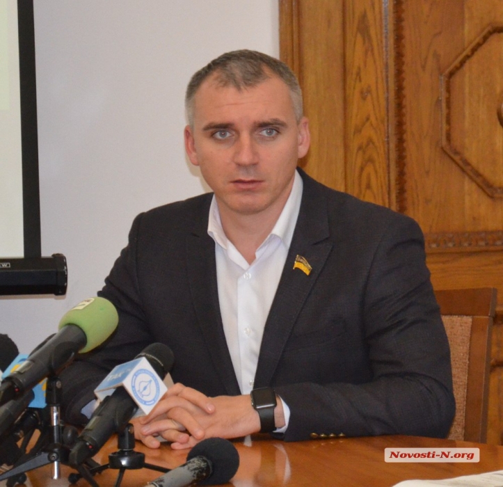 Мэр Сенкевич планирует представить депутатам старый исполком