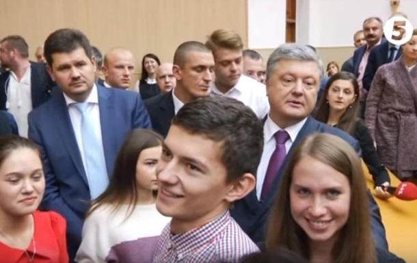 Студенты спросили у Порошенко, когда он своих детей в АТО отправит. ВИДЕО